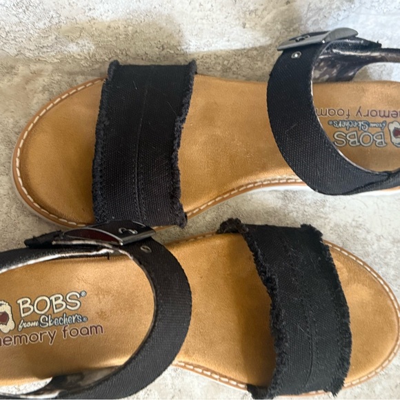 Women's Black Bobs - Picture 5 of 6